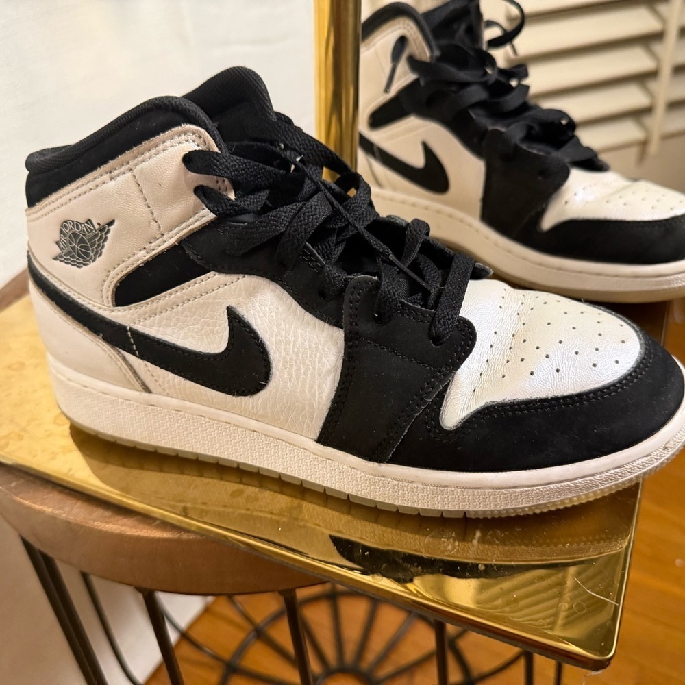 Jordan Kids Sneakers Black and White - Picture 12 of 12